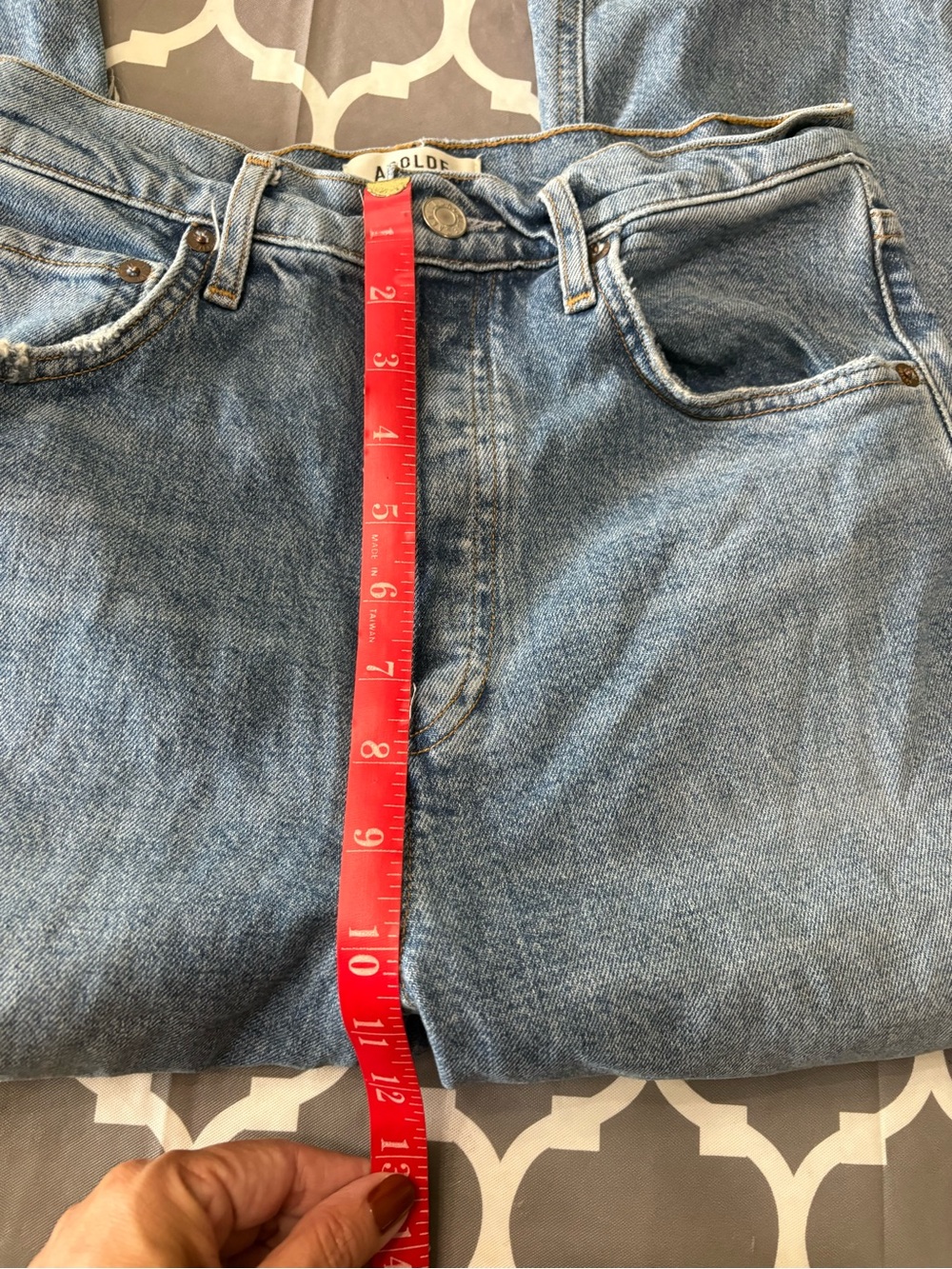 Agolde Riley Distressed Light Wash Blue Denim Jeans - Picture 9 of 10